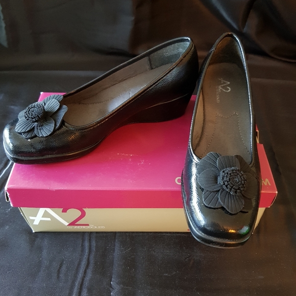 Shoes - Picture 2 of 6